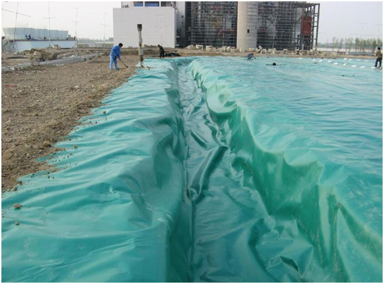 超過(guò)7日的填埋區(qū)域土工膜適用1.0mm以上厚度的