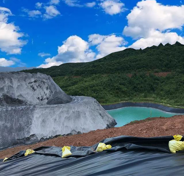 場地位于河漫灘的人工湖如何防止湖水滲漏？