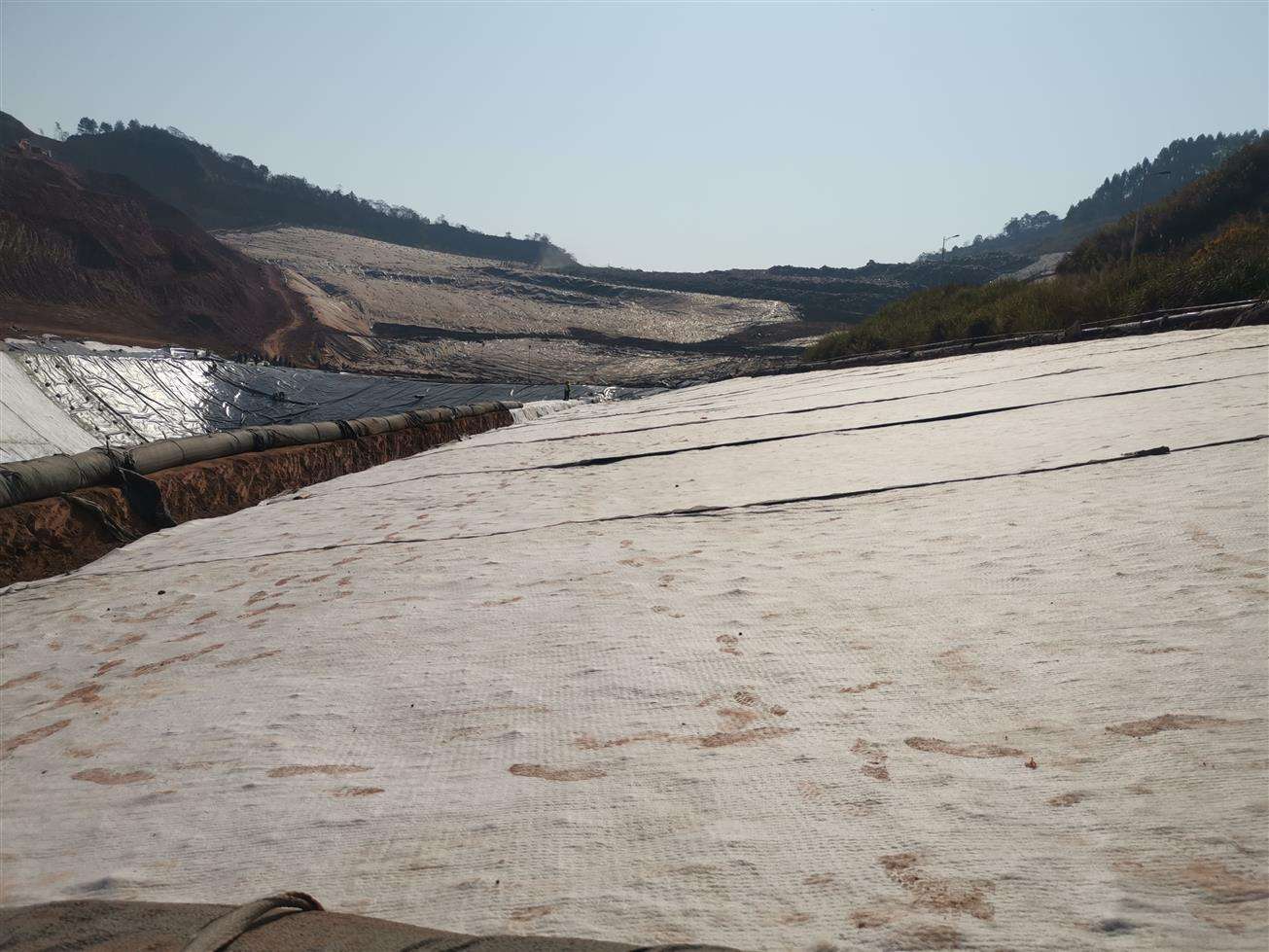 HDPE膜+納基膨潤土防水毯復(fù)合防滲墊系統(tǒng)的滲漏率(圖2) HDPE膜+納基膨潤土防水毯復(fù)合防滲墊系統(tǒng)的滲漏率(圖2)